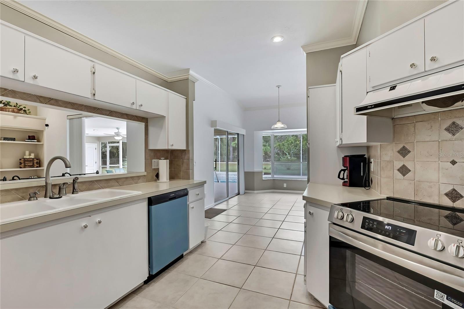 Listing photo id 21 for 3275 Daffodil Drive