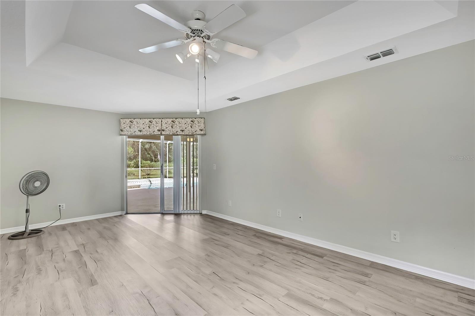Listing photo id 27 for 3275 Daffodil Drive