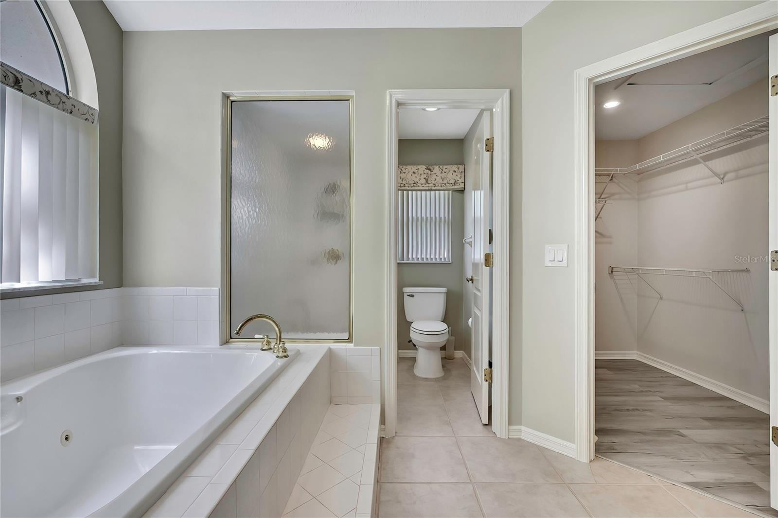 Listing photo id 32 for 3275 Daffodil Drive