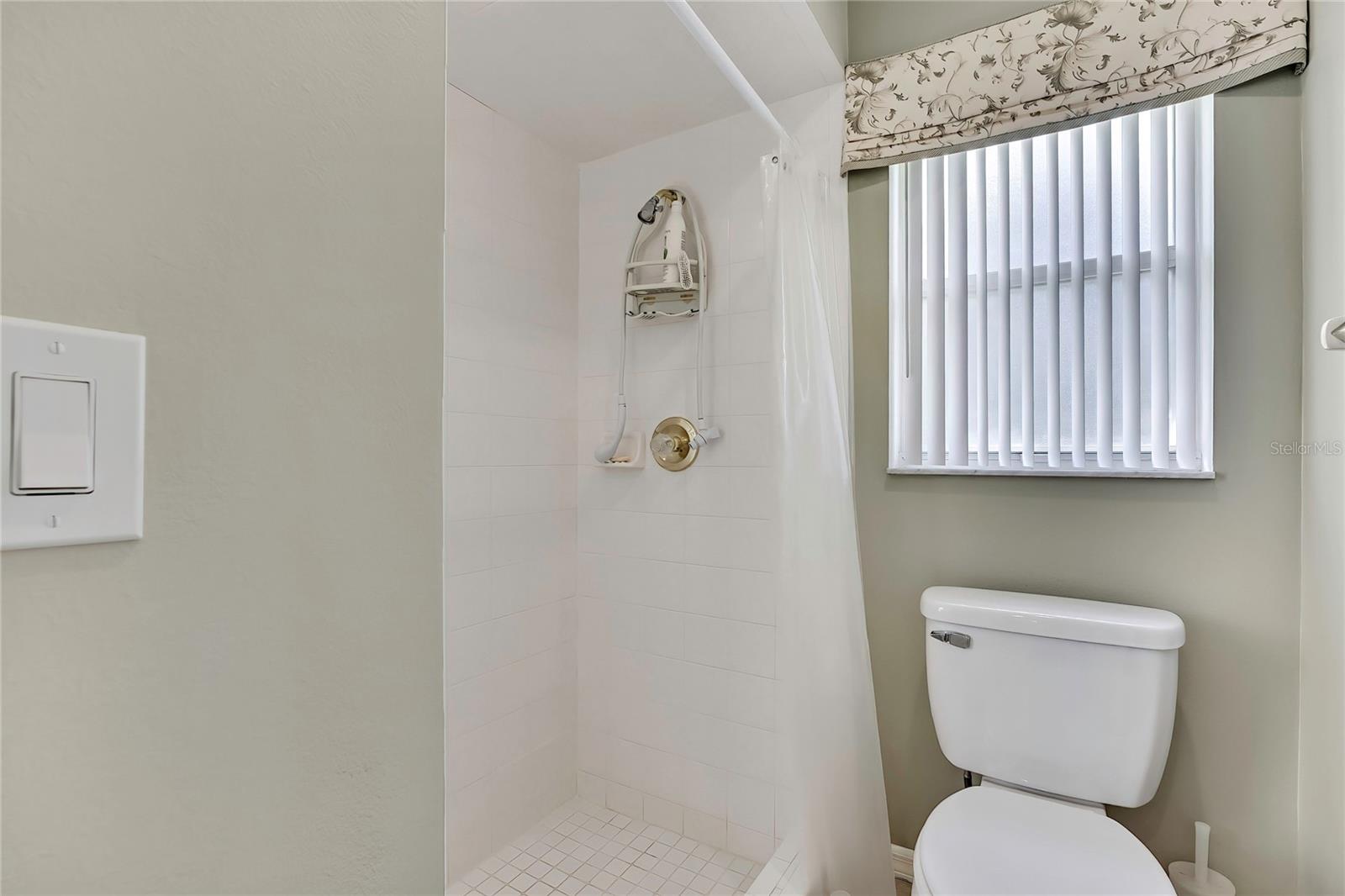 Listing photo id 33 for 3275 Daffodil Drive