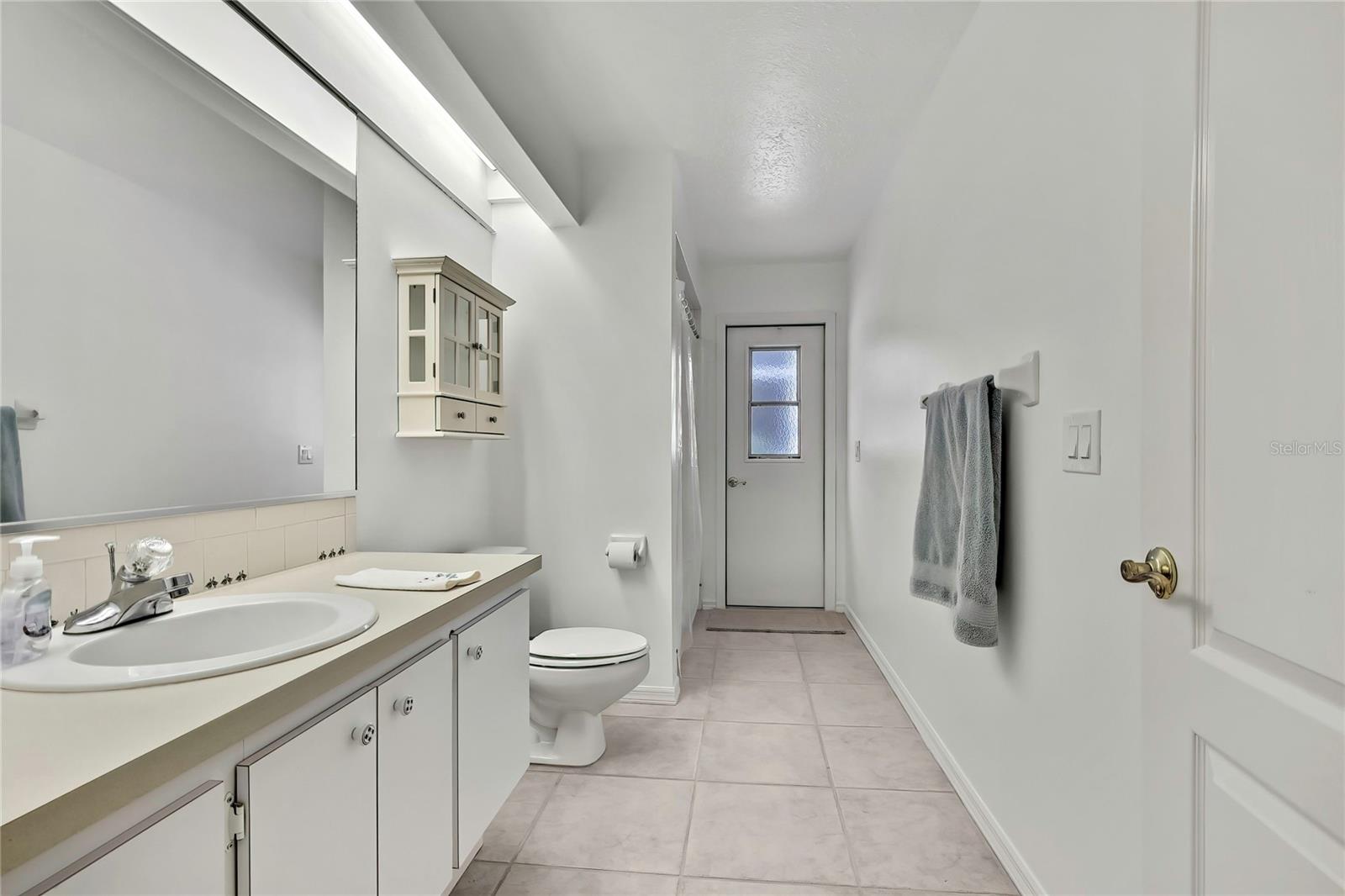 Listing photo id 36 for 3275 Daffodil Drive