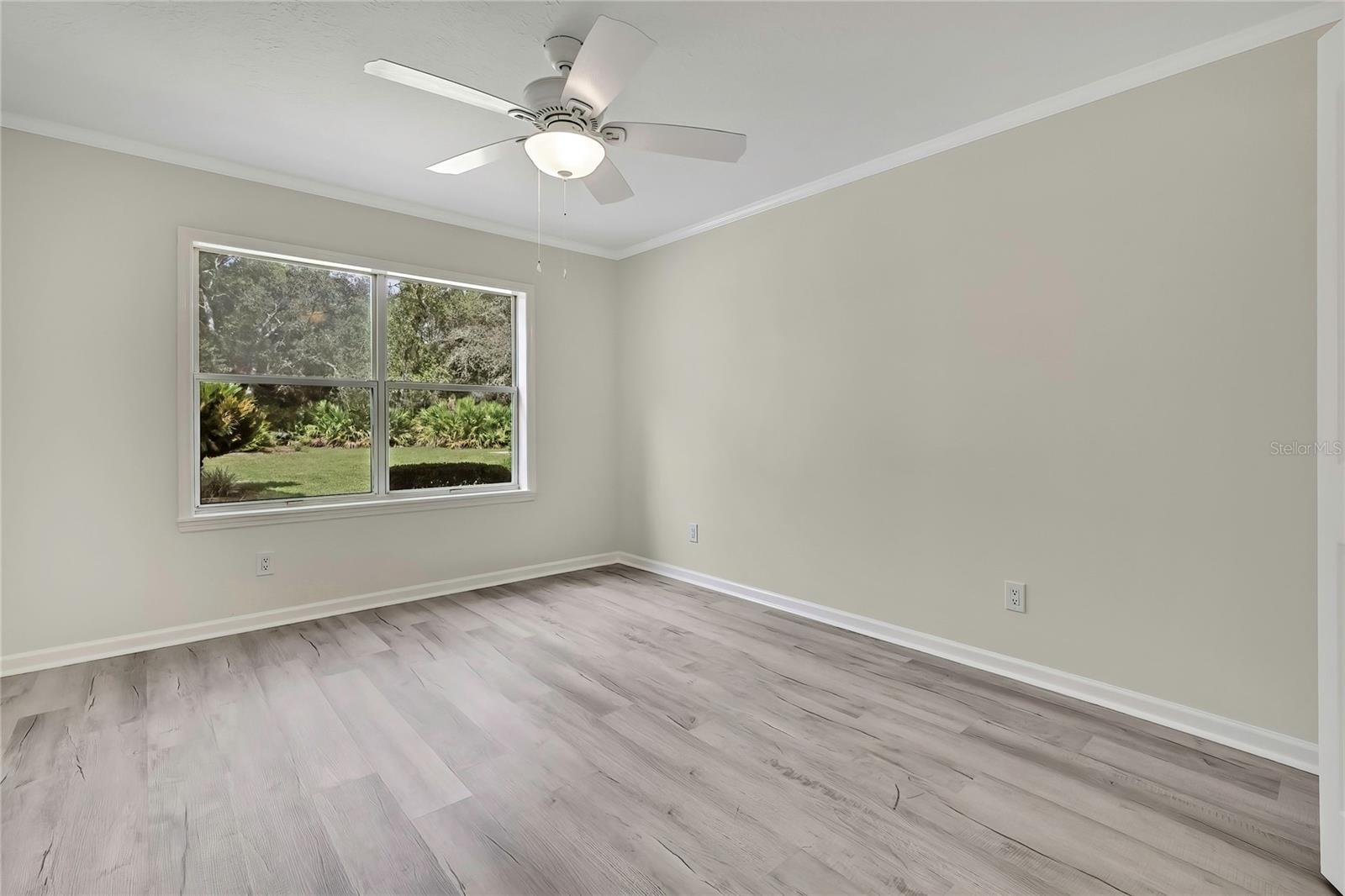 Listing photo id 38 for 3275 Daffodil Drive