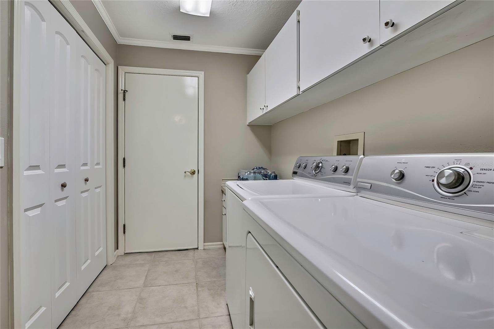 Listing photo id 40 for 3275 Daffodil Drive
