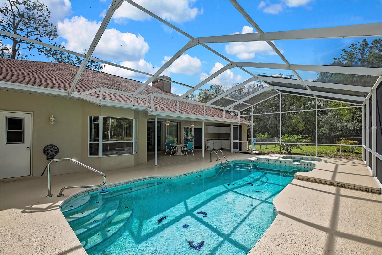 Listing photo id 43 for 3275 Daffodil Drive