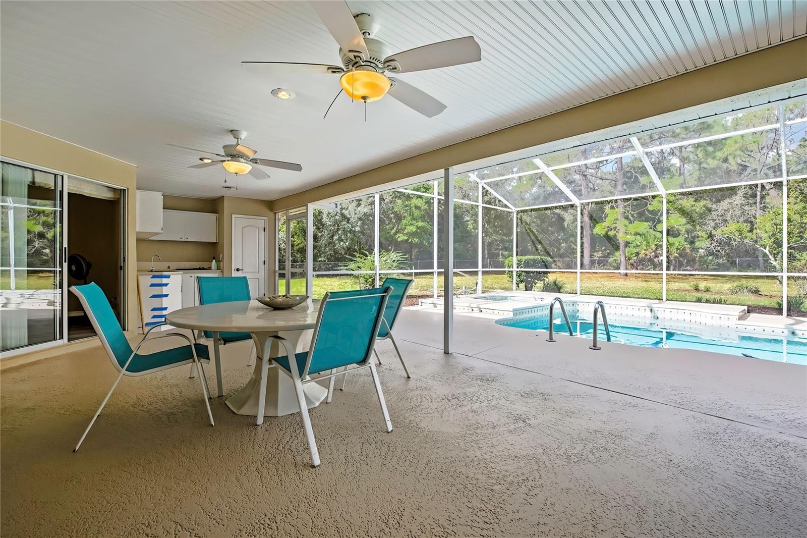 Listing photo id 44 for 3275 Daffodil Drive