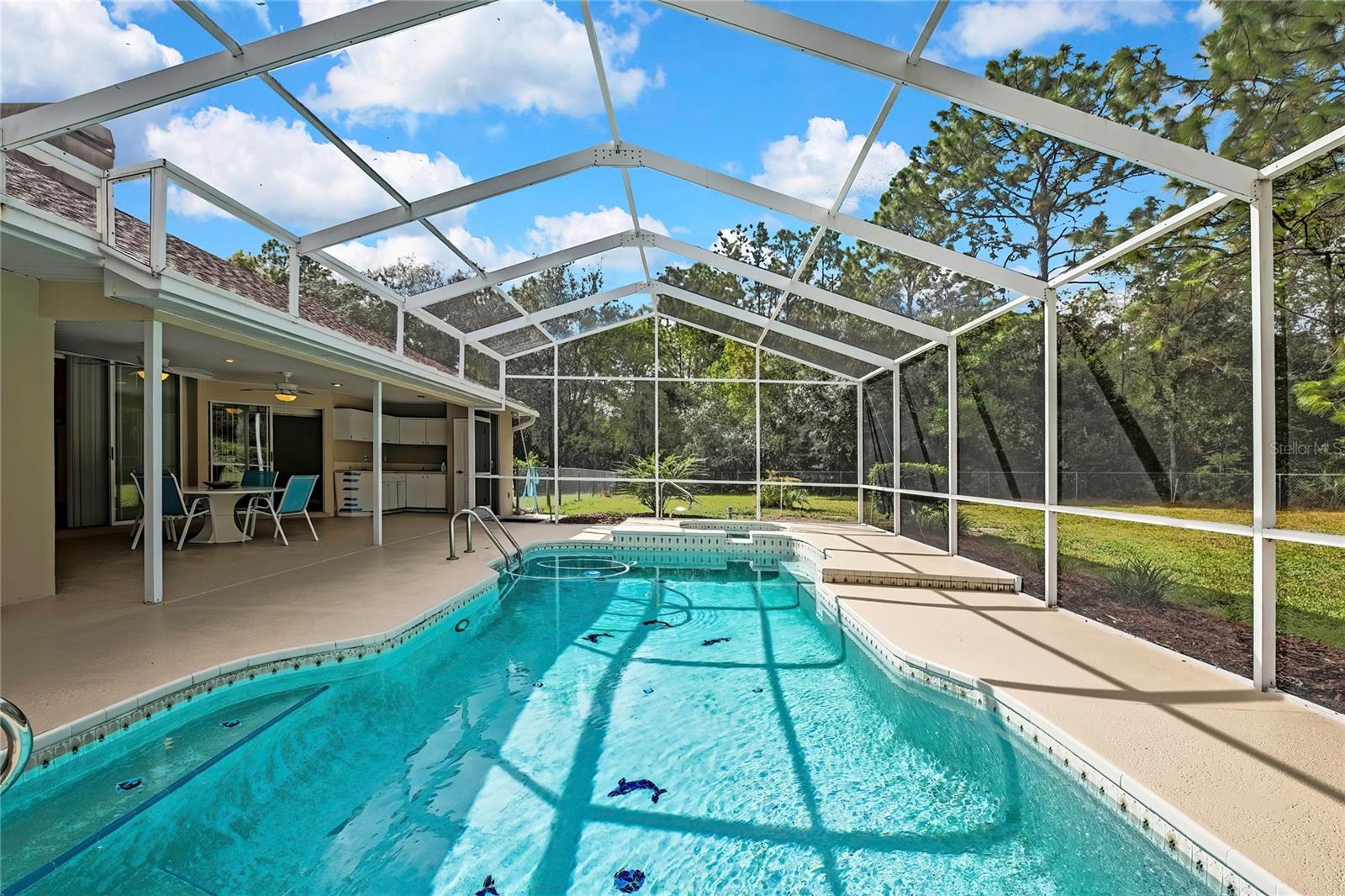 Listing photo id 47 for 3275 Daffodil Drive