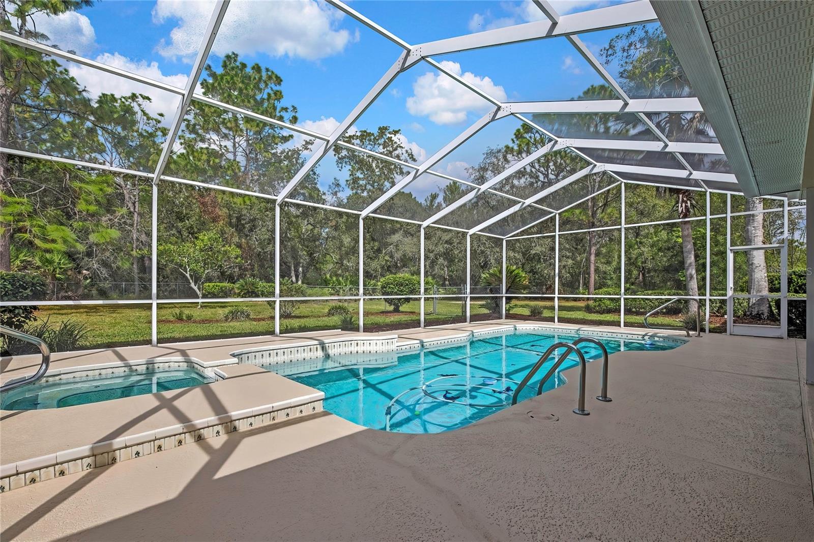 Listing photo id 49 for 3275 Daffodil Drive