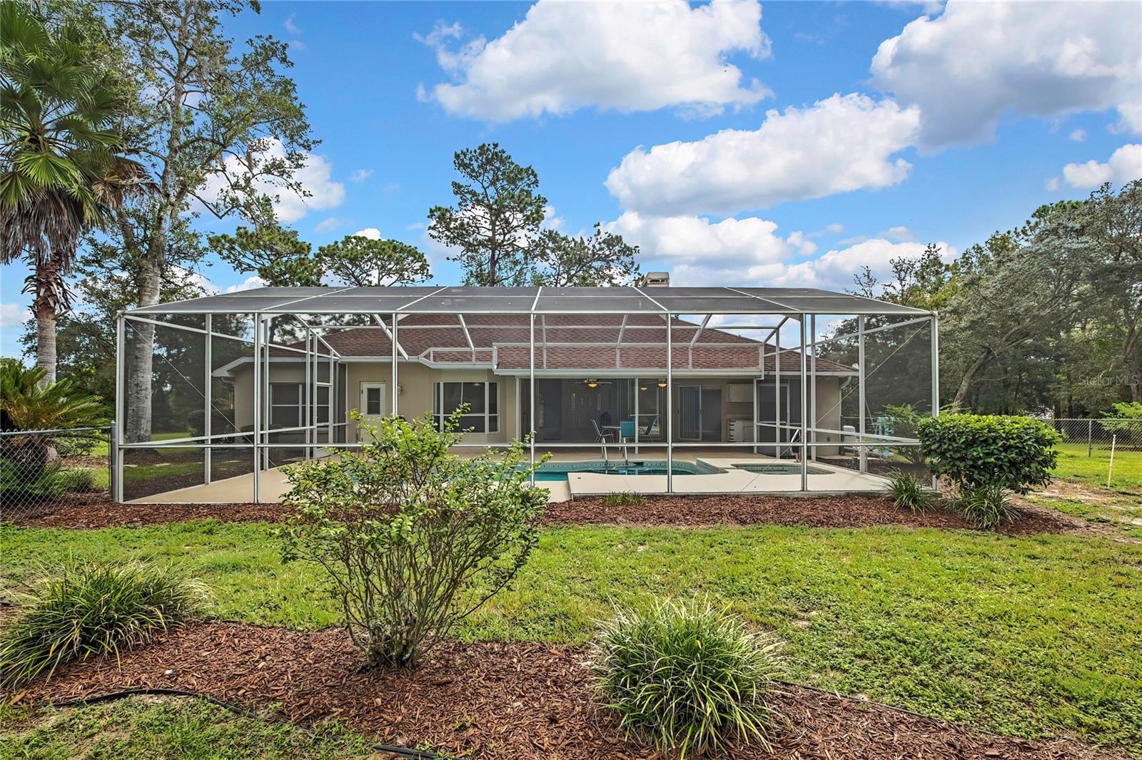 Listing photo id 52 for 3275 Daffodil Drive