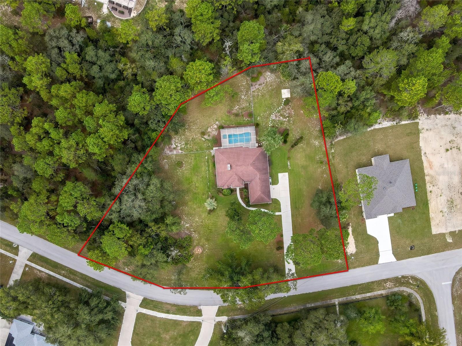 Listing photo id 5 for 3275 Daffodil Drive