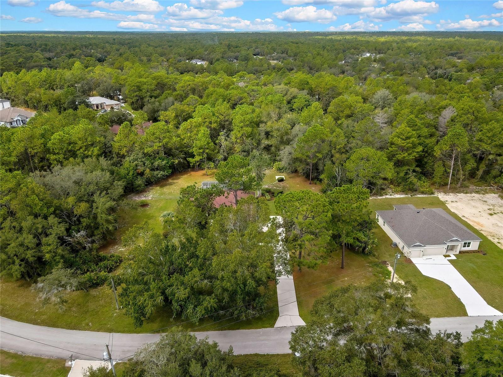 Listing photo id 6 for 3275 Daffodil Drive