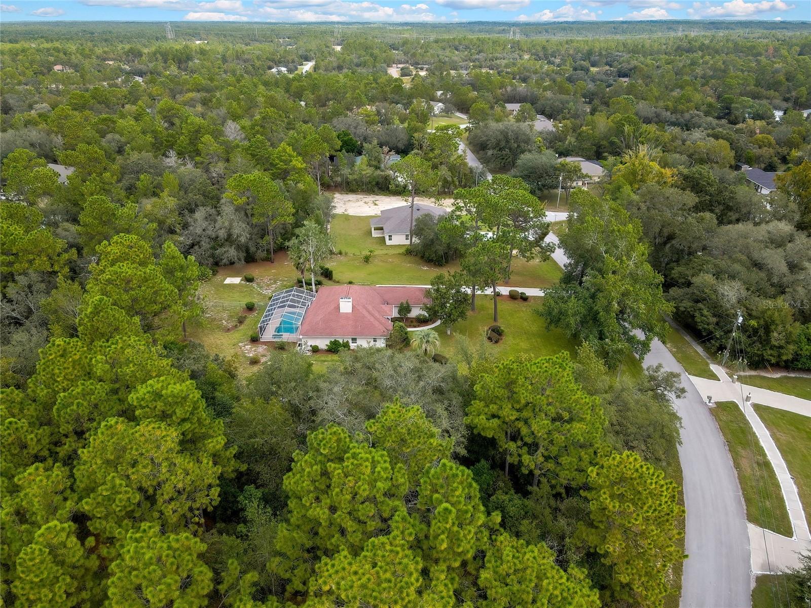 Listing photo id 7 for 3275 Daffodil Drive