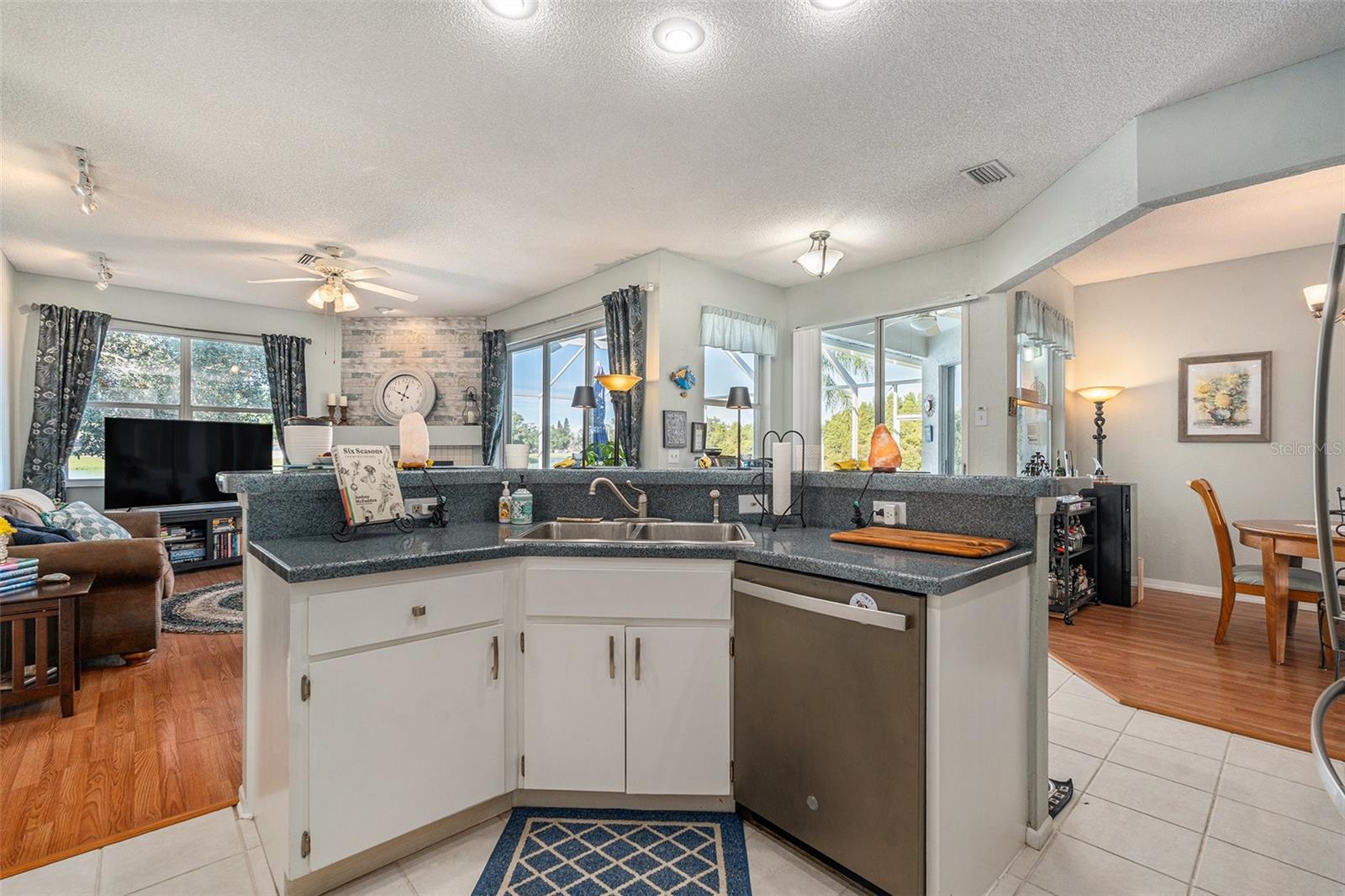 Listing photo id 11 for 2009 Natrona Court