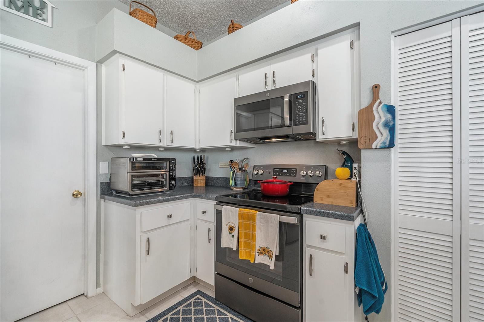 Listing photo id 12 for 2009 Natrona Court