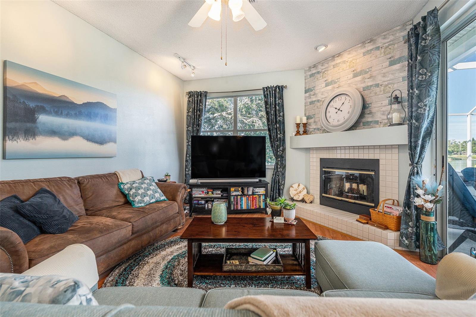 Listing photo id 3 for 2009 Natrona Court
