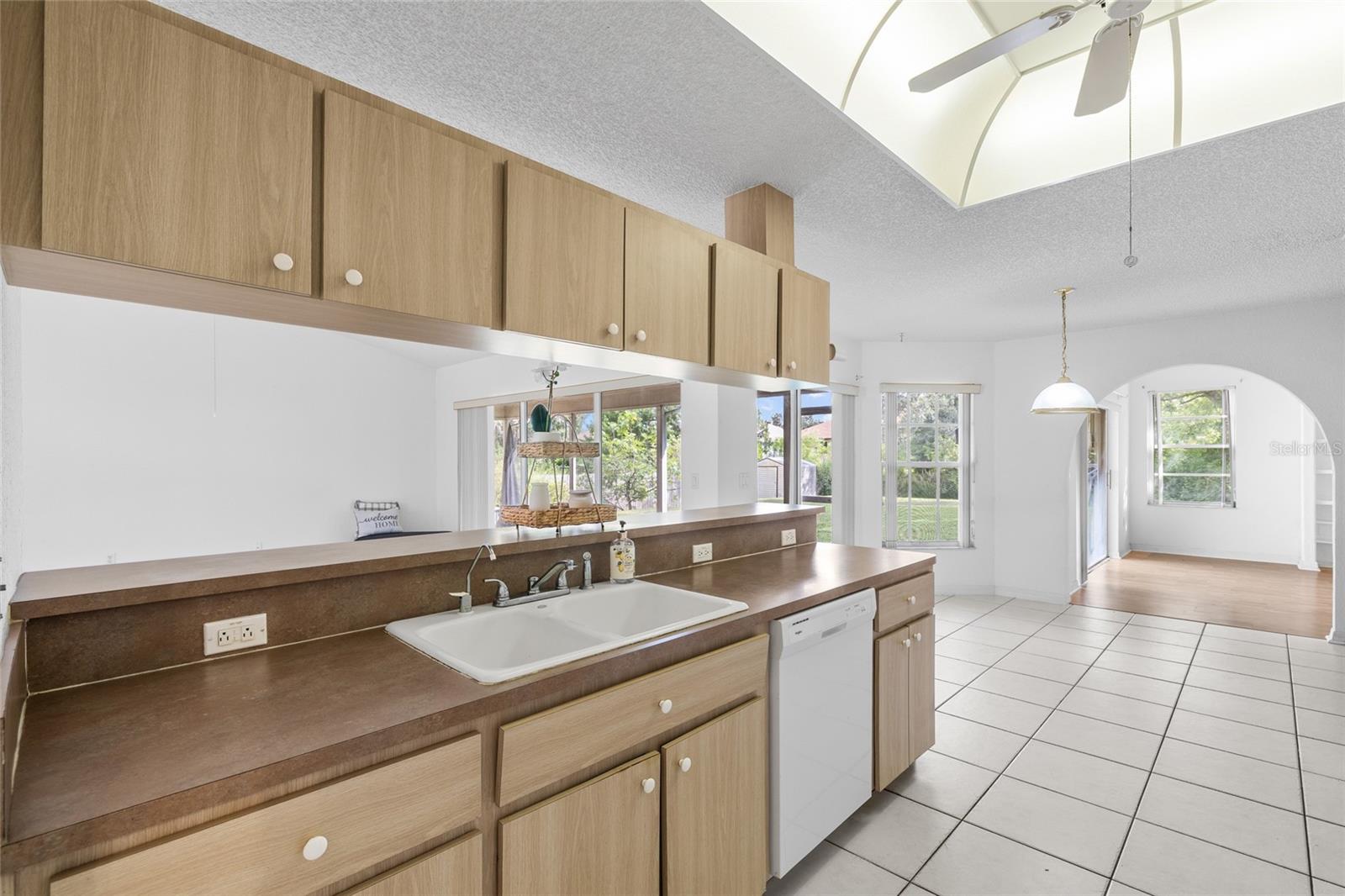 Listing photo id 8 for 22946 Brownwood Court