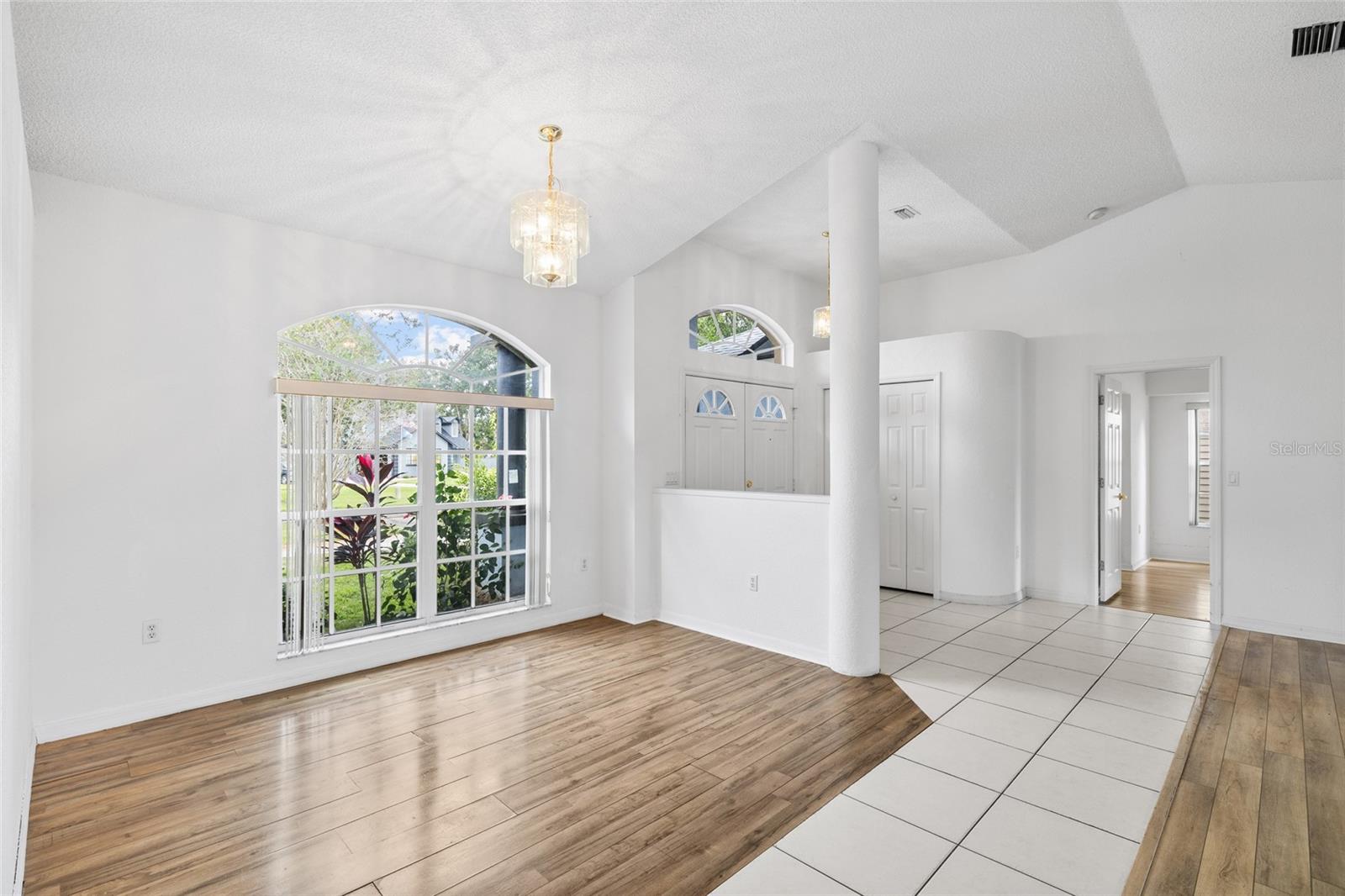 Listing photo id 10 for 22946 Brownwood Court