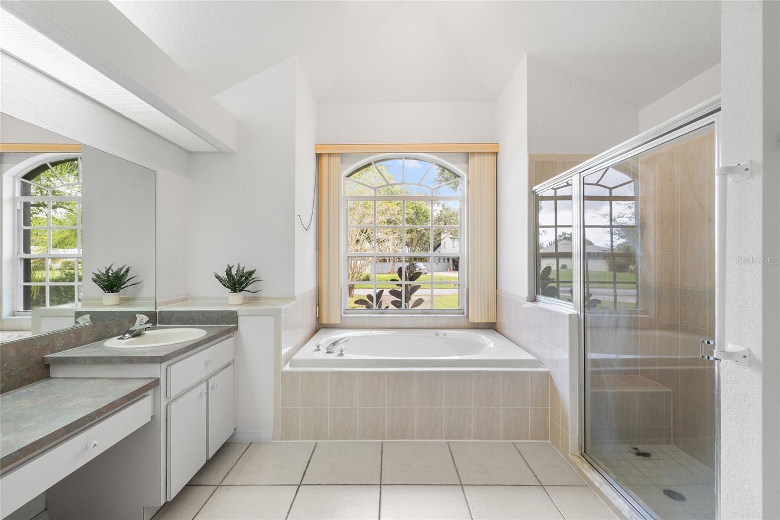 Listing photo id 16 for 22946 Brownwood Court