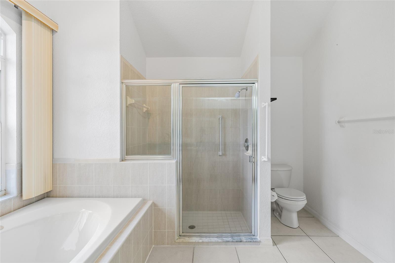 Listing photo id 17 for 22946 Brownwood Court