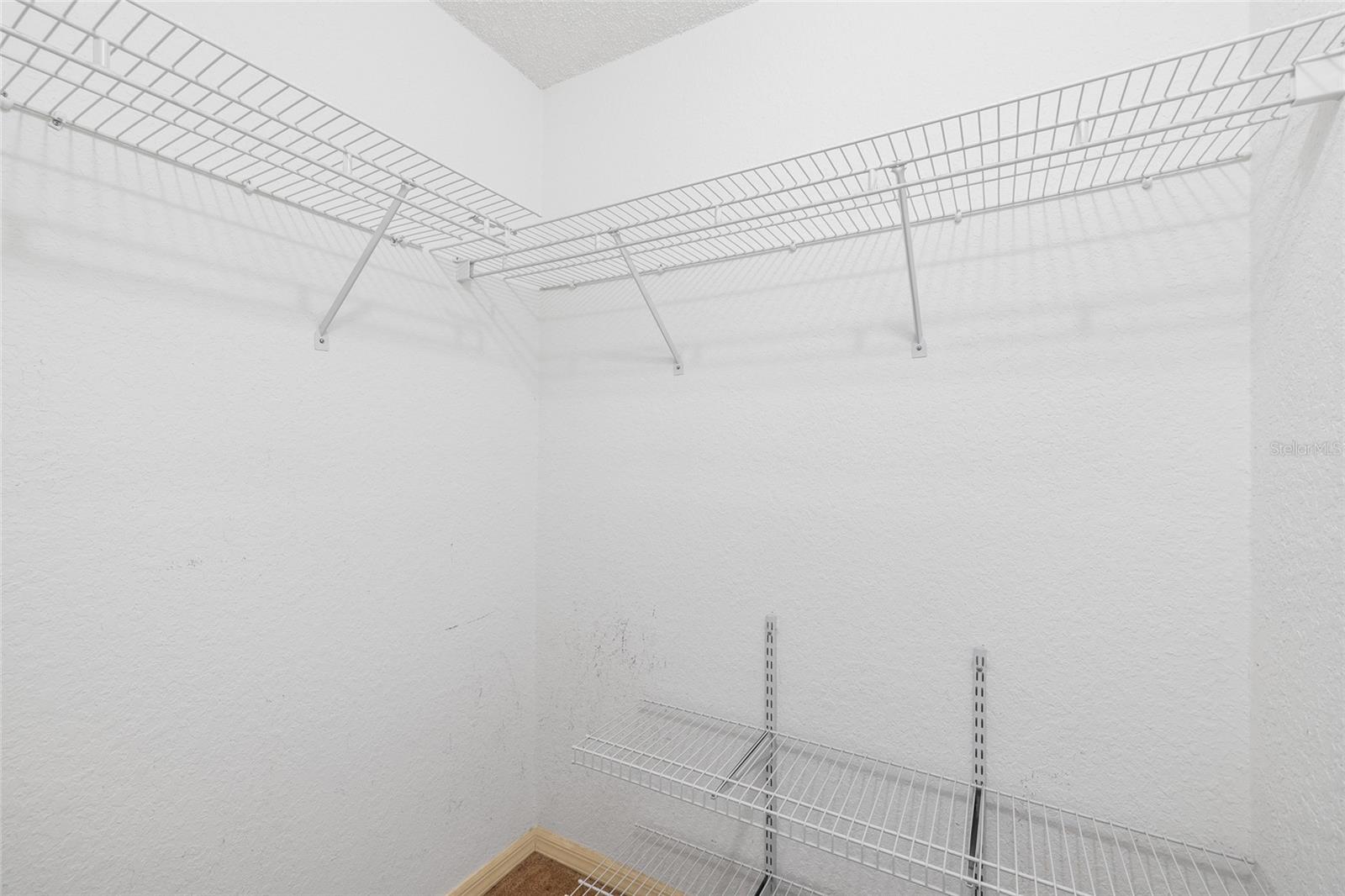 Listing photo id 19 for 22946 Brownwood Court