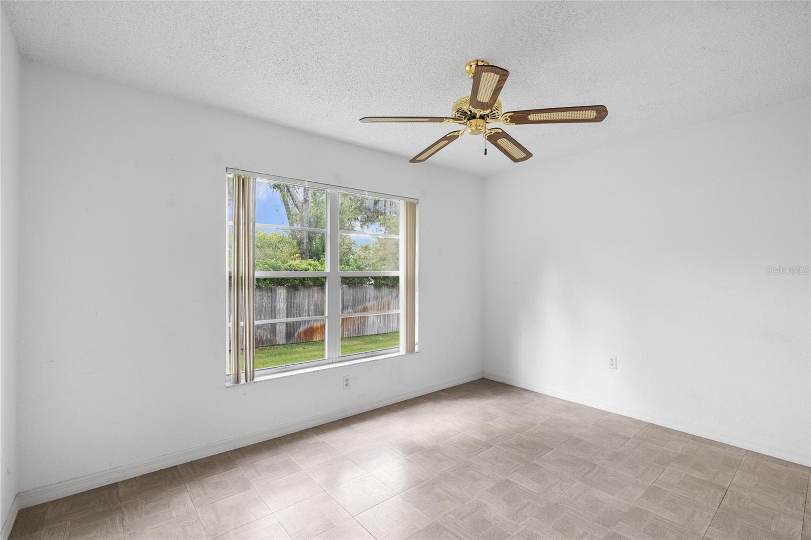 Listing photo id 21 for 22946 Brownwood Court