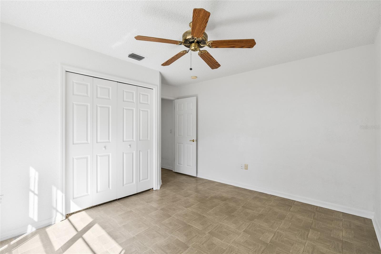 Listing photo id 24 for 22946 Brownwood Court