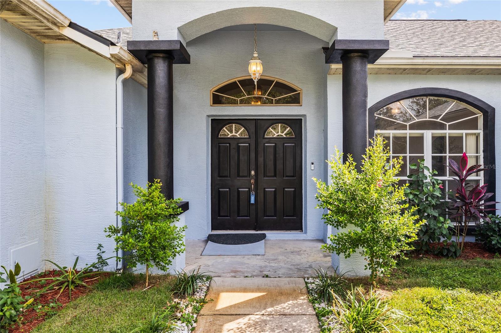 Listing photo id 1 for 22946 Brownwood Court