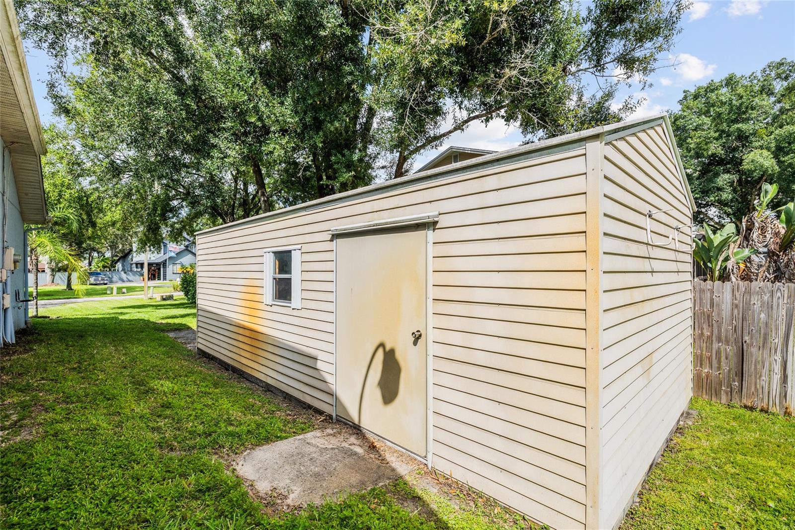 Listing photo id 31 for 22946 Brownwood Court