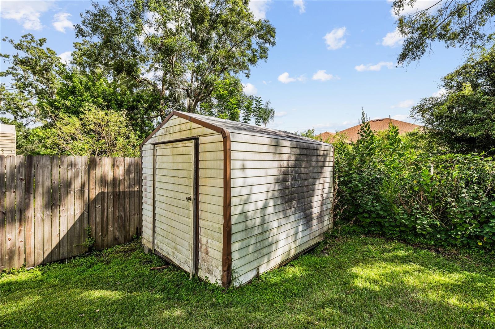 Listing photo id 32 for 22946 Brownwood Court