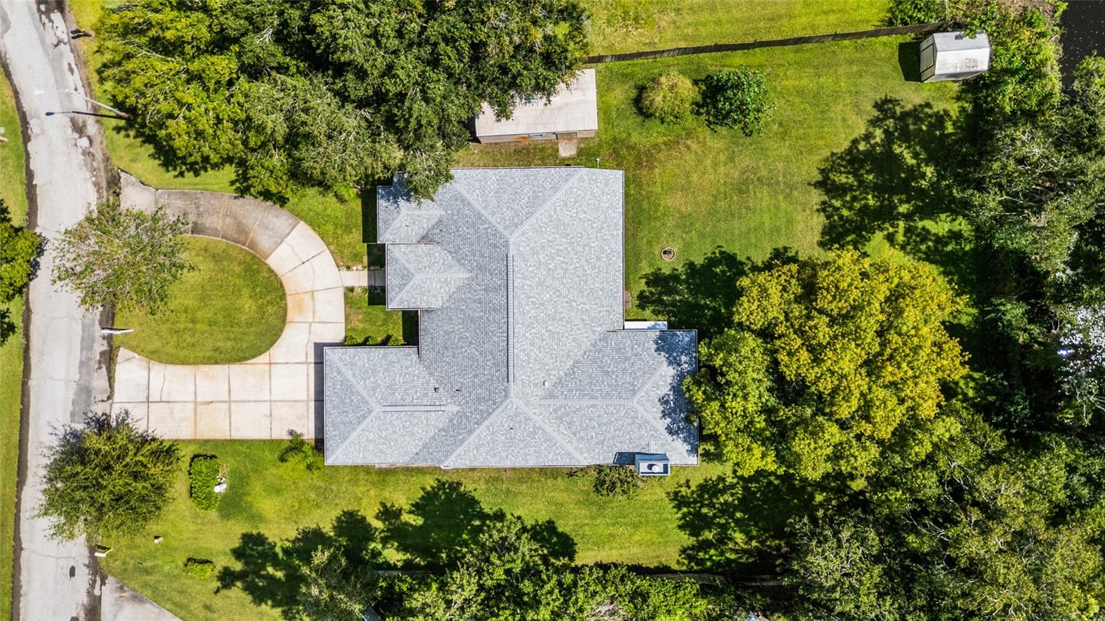 Listing photo id 34 for 22946 Brownwood Court