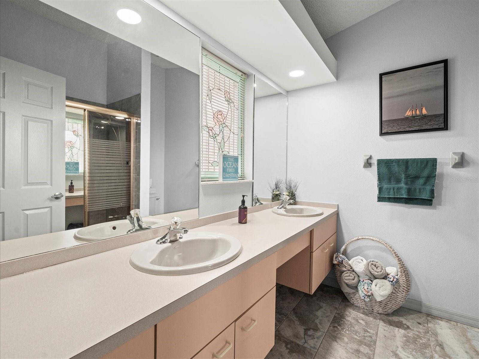 Image 34 of 43 For 2097 Whitewood Avenue