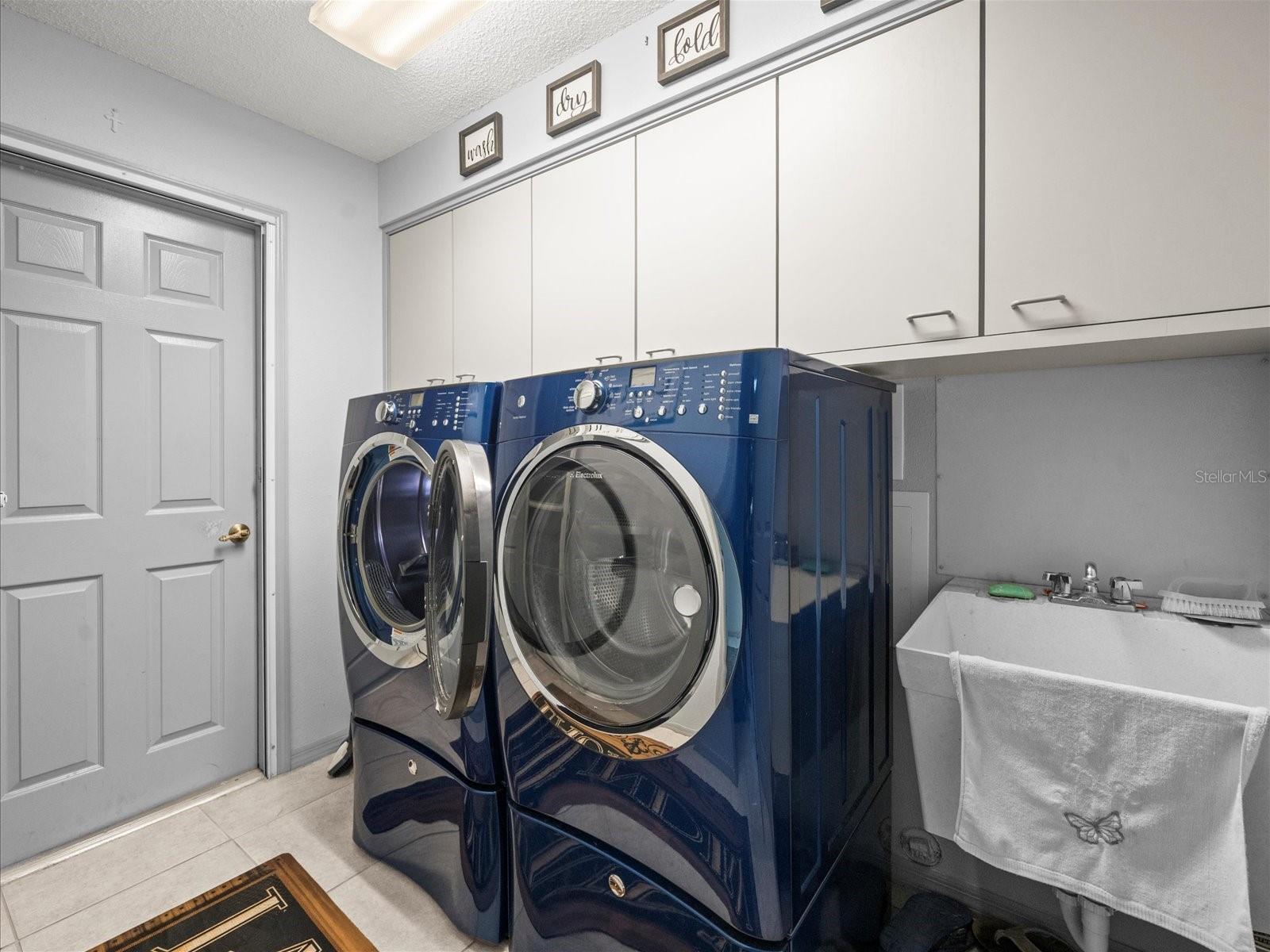 Image 37 of 43 For 2097 Whitewood Avenue