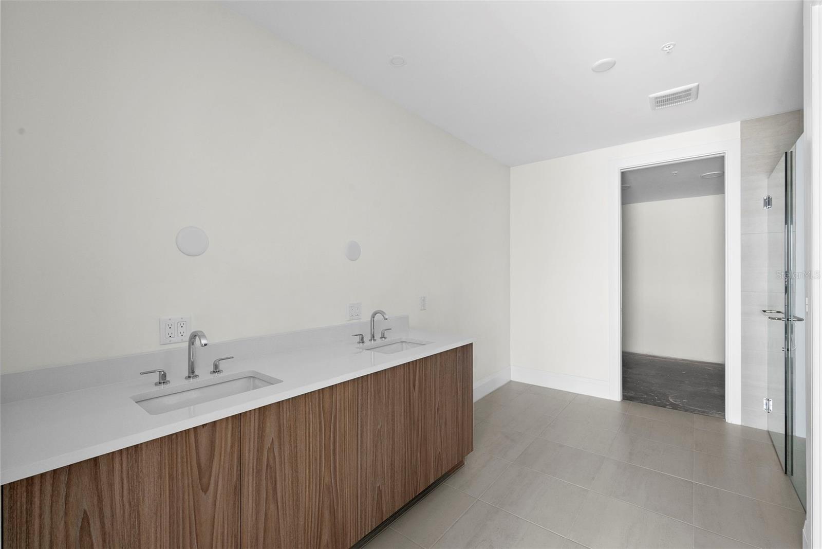 Image 17 of 61 For 2910 Barcelona Street 2103