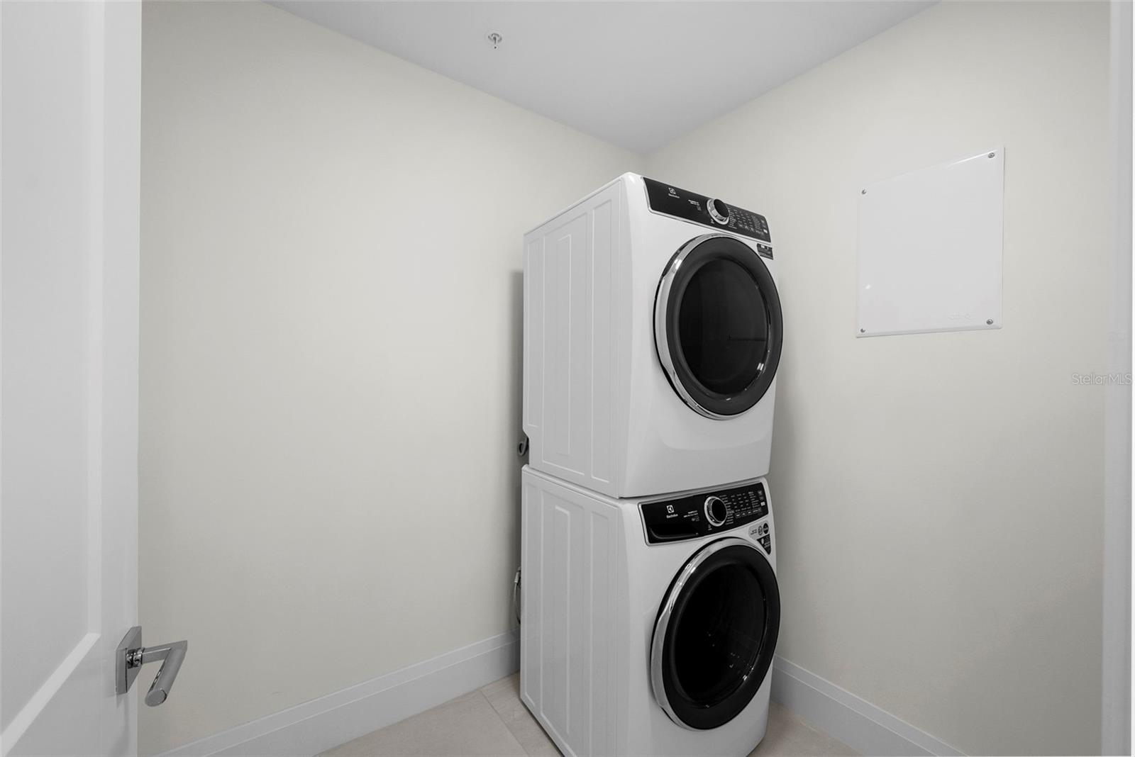 Image 24 of 61 For 2910 Barcelona Street 2103