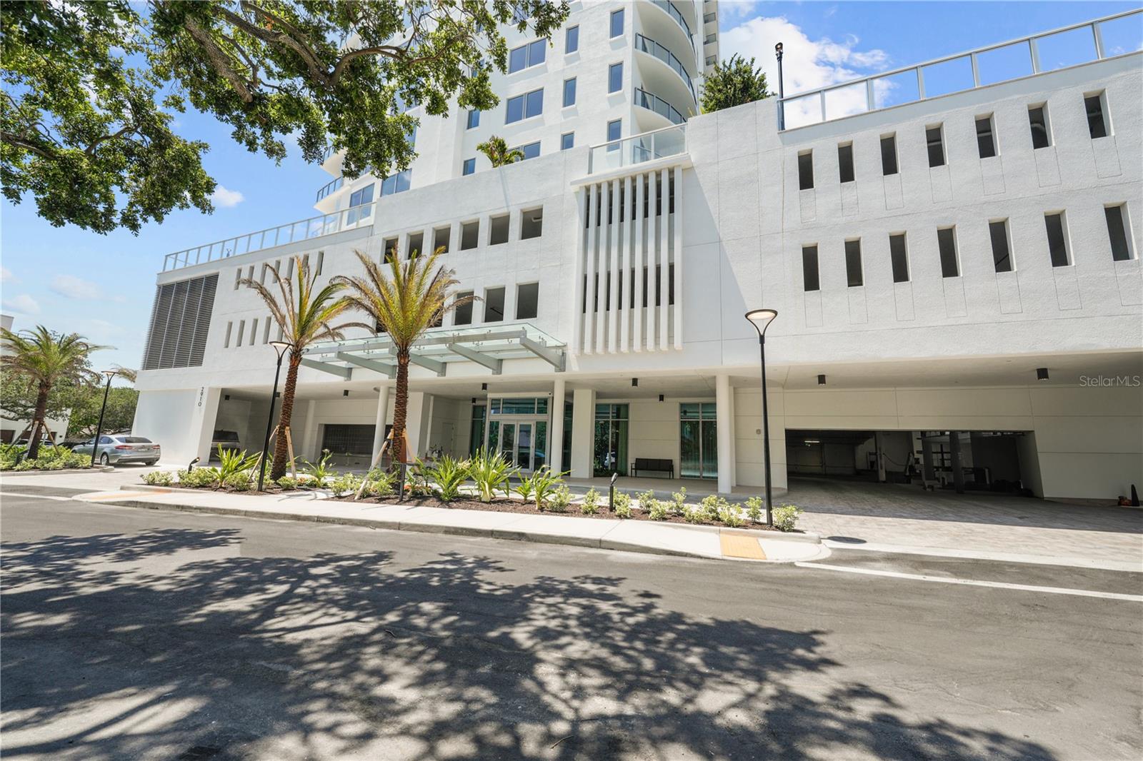 Image 28 of 61 For 2910 Barcelona Street 2103