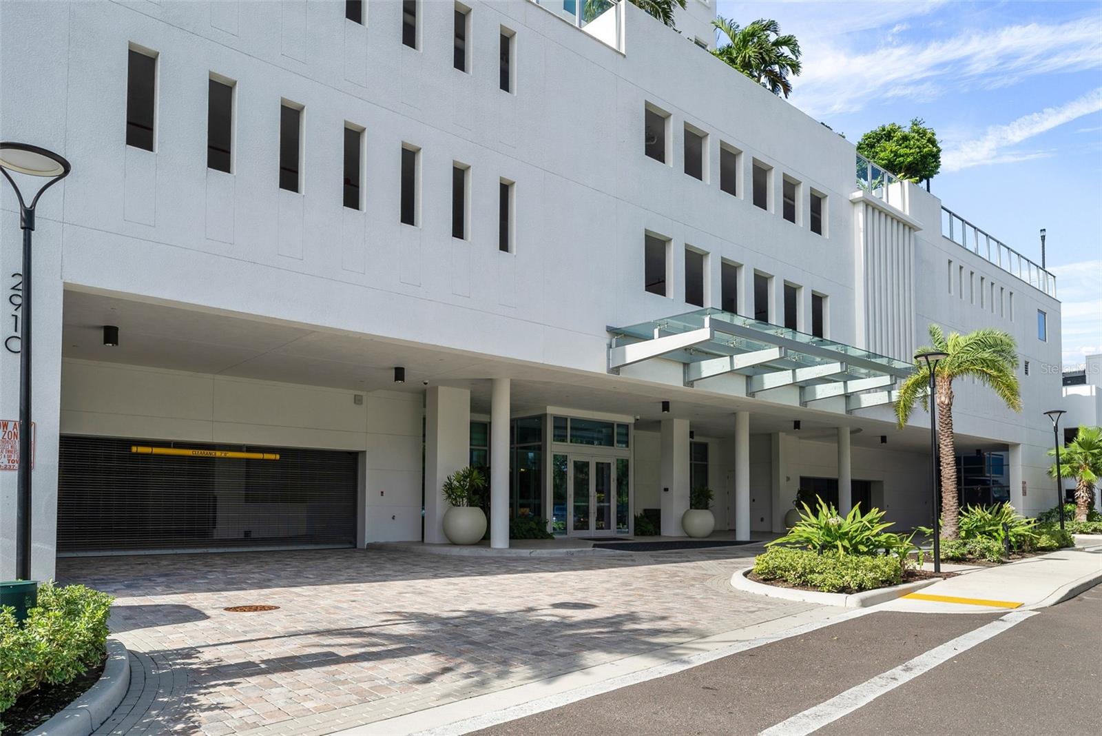 Image 29 of 61 For 2910 Barcelona Street 2103