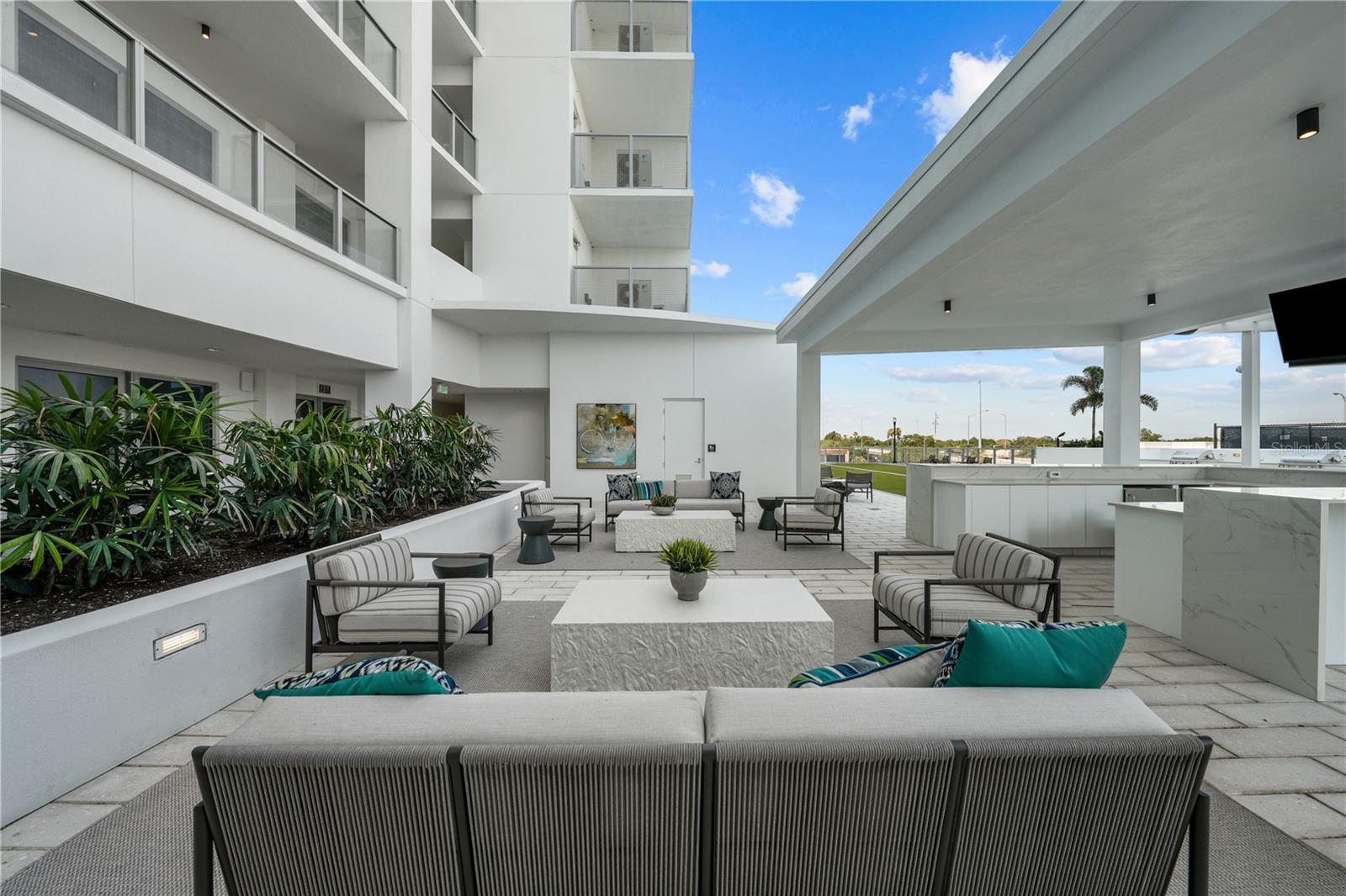 Image 35 of 61 For 2910 Barcelona Street 2103