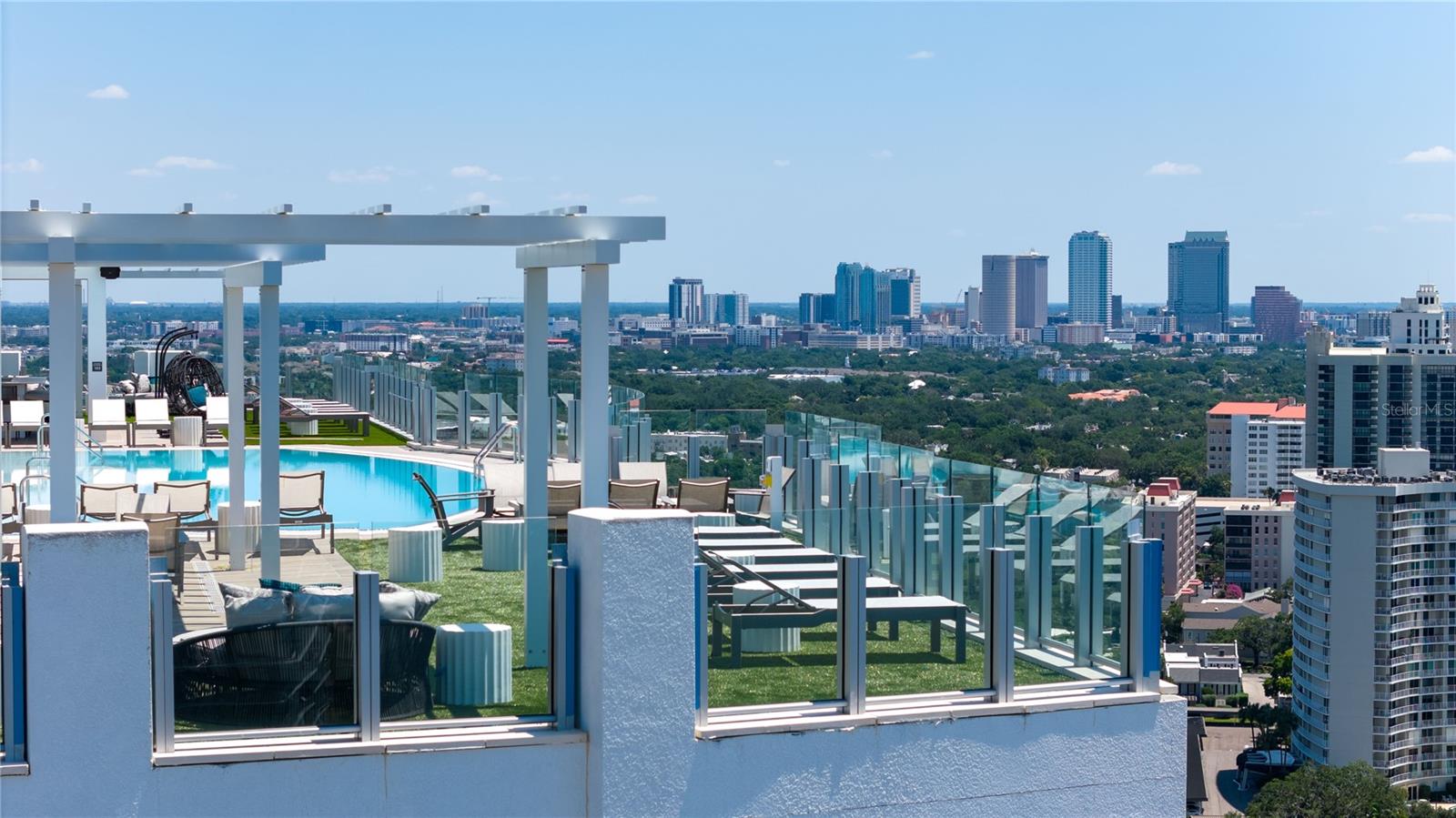 Image 43 of 61 For 2910 Barcelona Street 2103