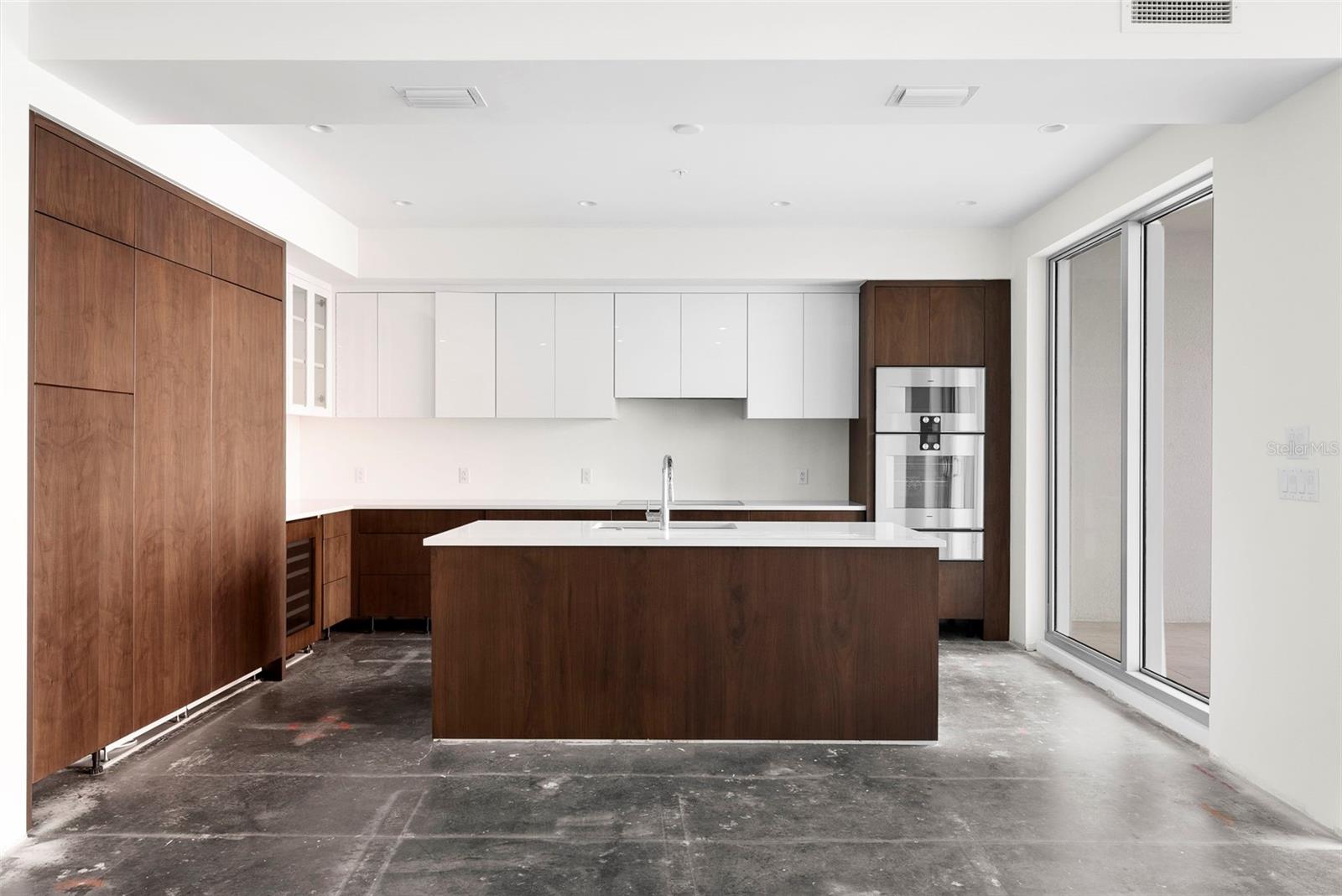 Image 9 of 61 For 2910 Barcelona Street 2103