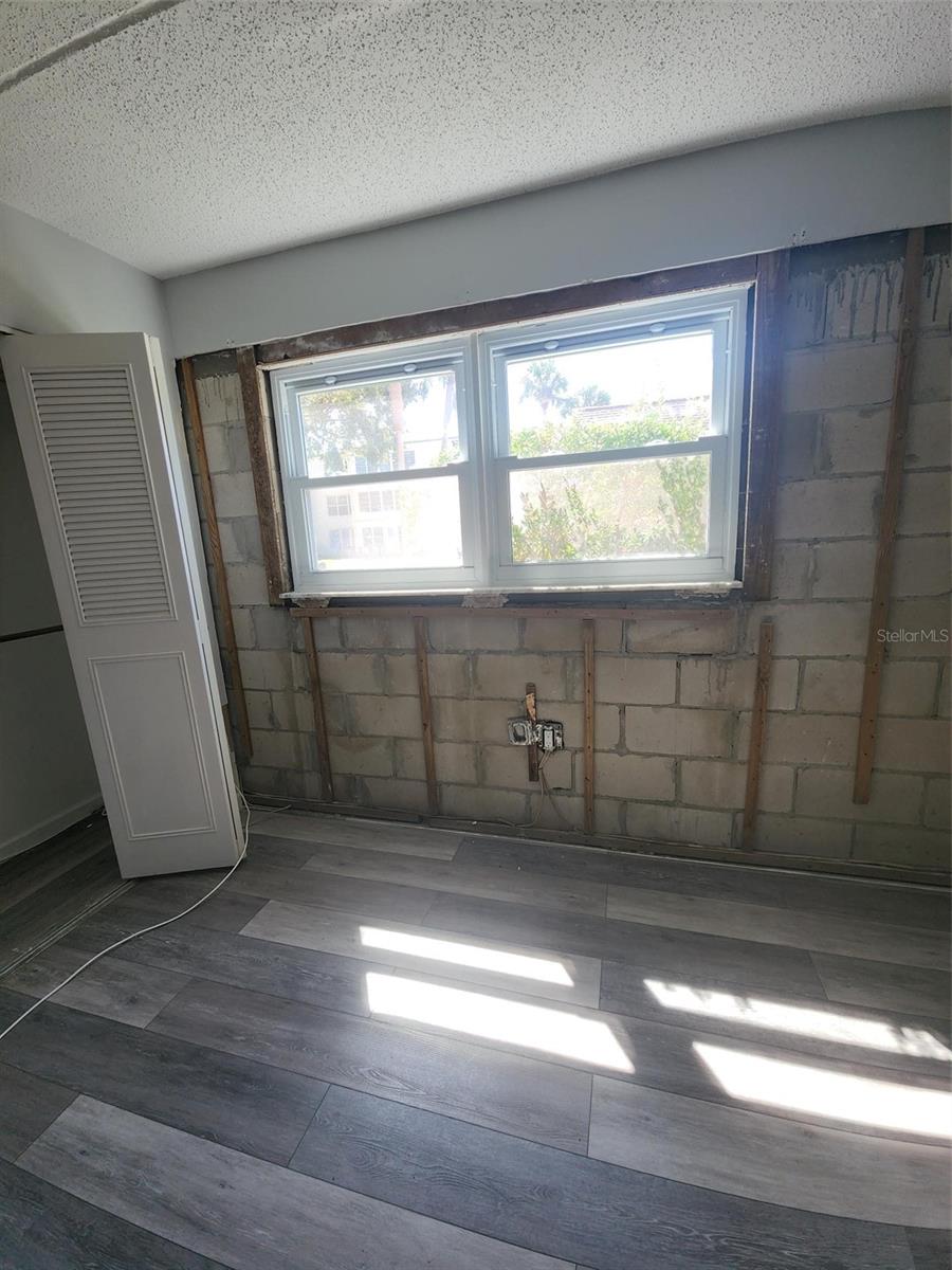 Image 10 of 21 For 11700 Park Blvd  104