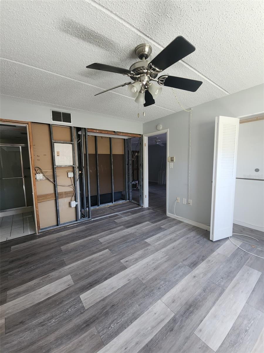 Image 11 of 21 For 11700 Park Blvd  104