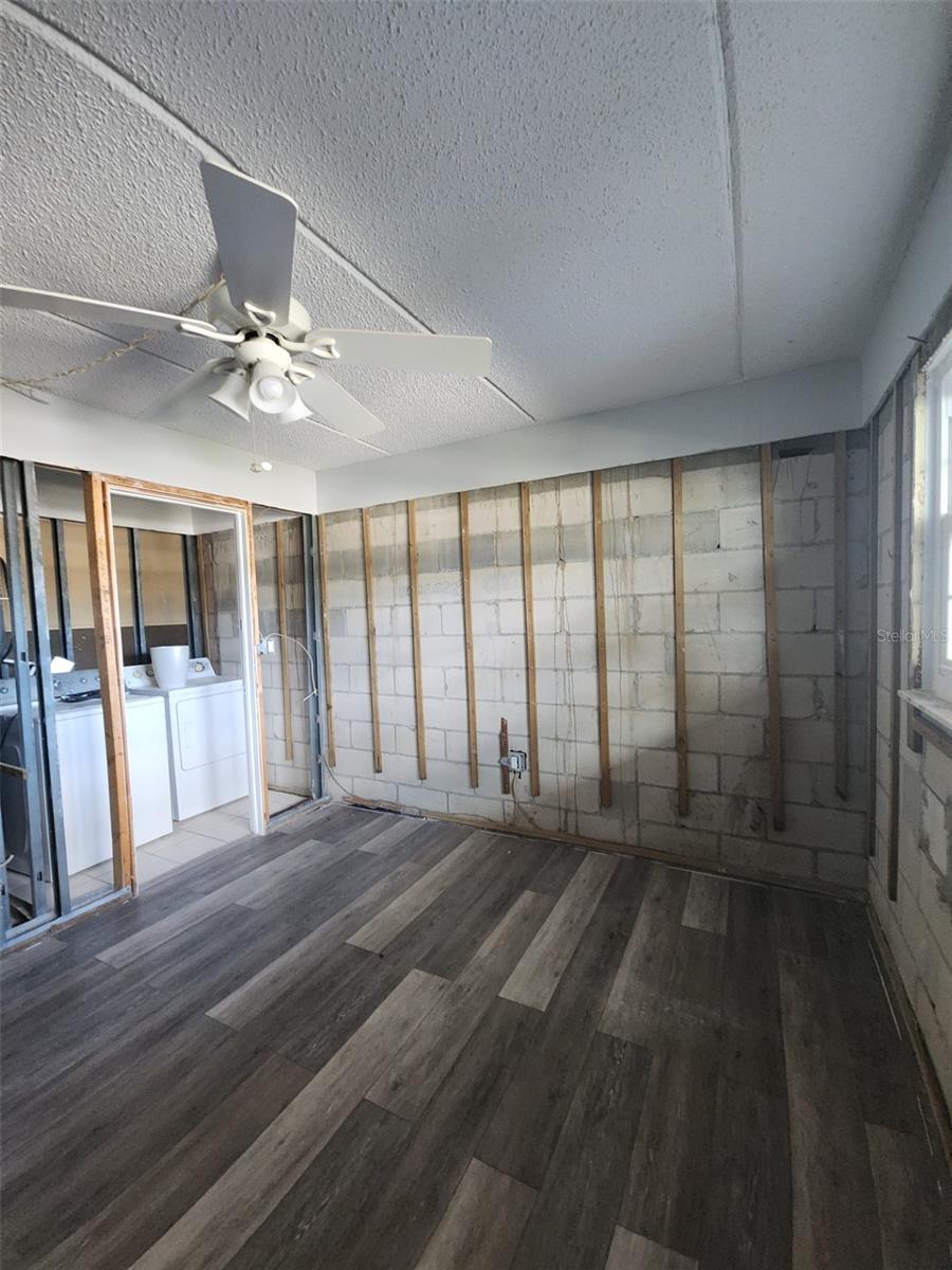 Image 17 of 21 For 11700 Park Blvd  104