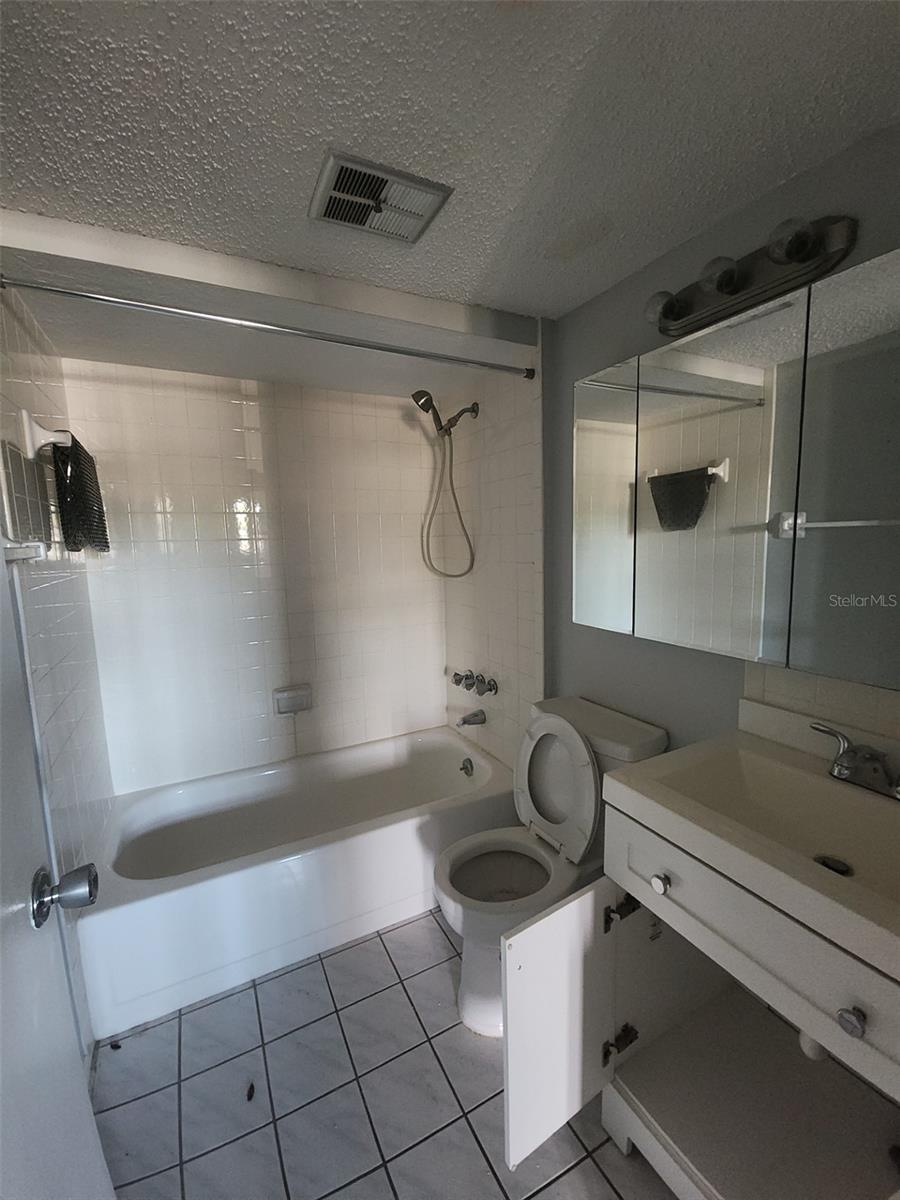 Image 18 of 21 For 11700 Park Blvd  104