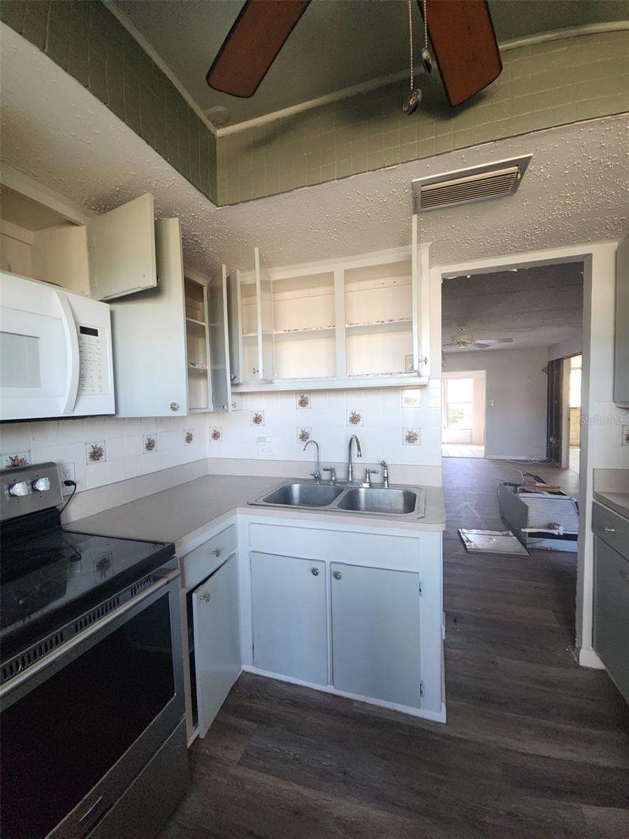Image 4 of 21 For 11700 Park Blvd  104