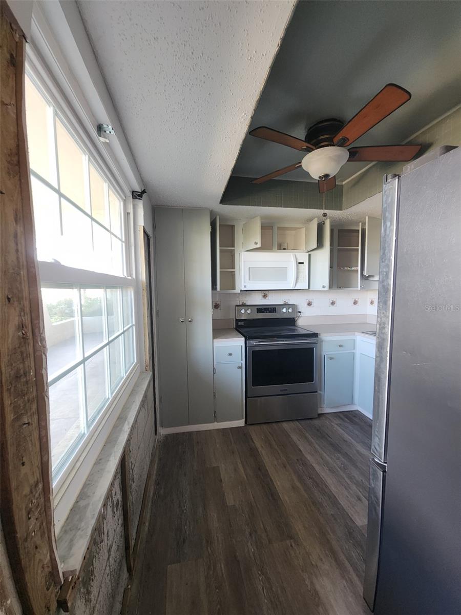 Image 6 of 21 For 11700 Park Blvd  104