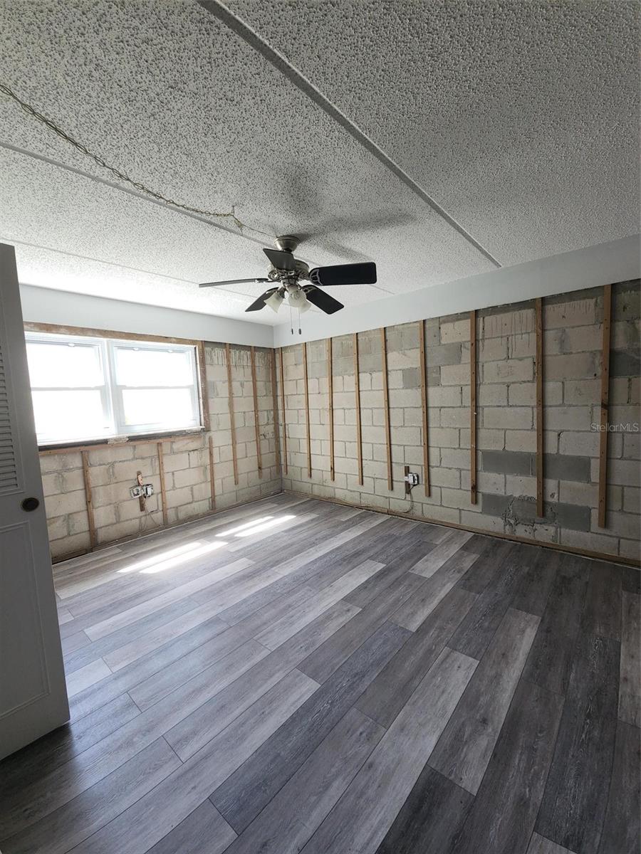 Image 7 of 21 For 11700 Park Blvd  104