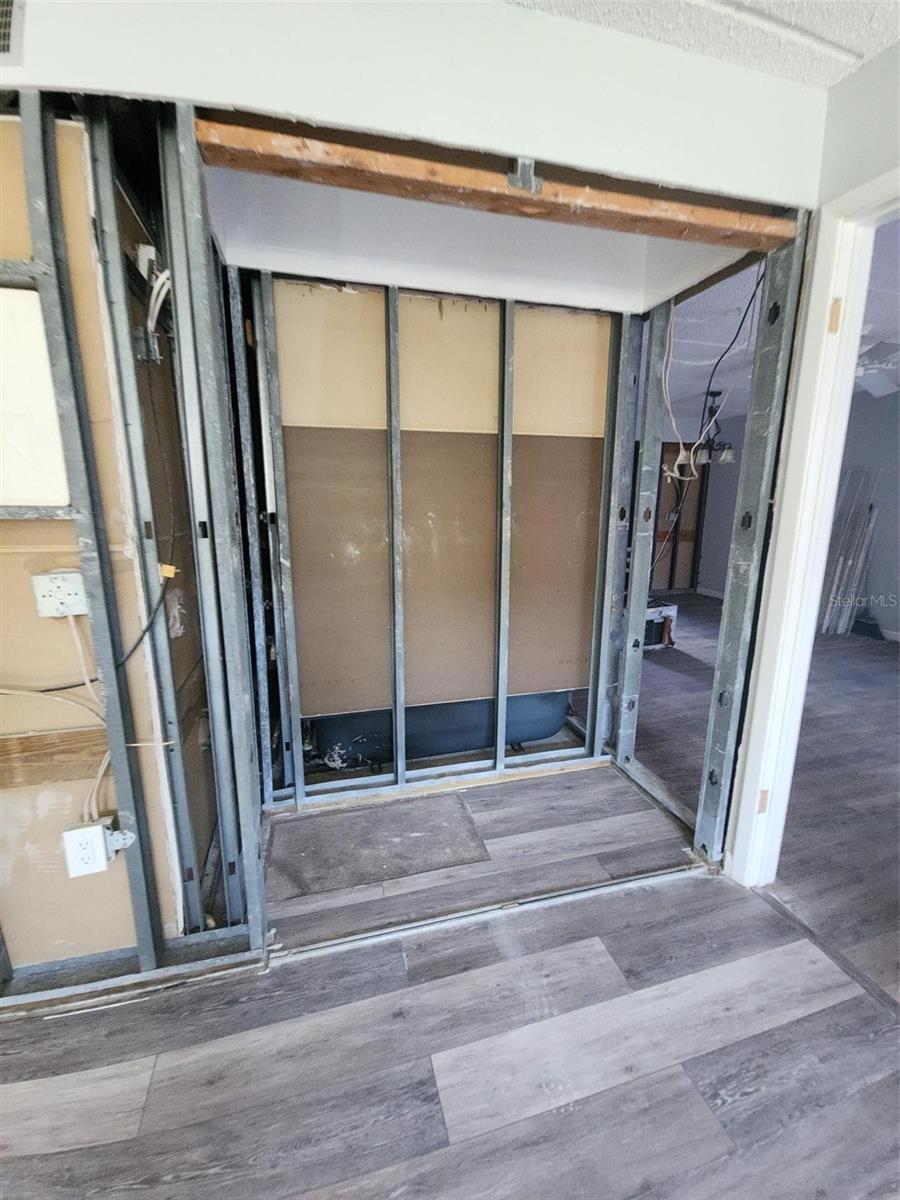 Image 8 of 21 For 11700 Park Blvd  104