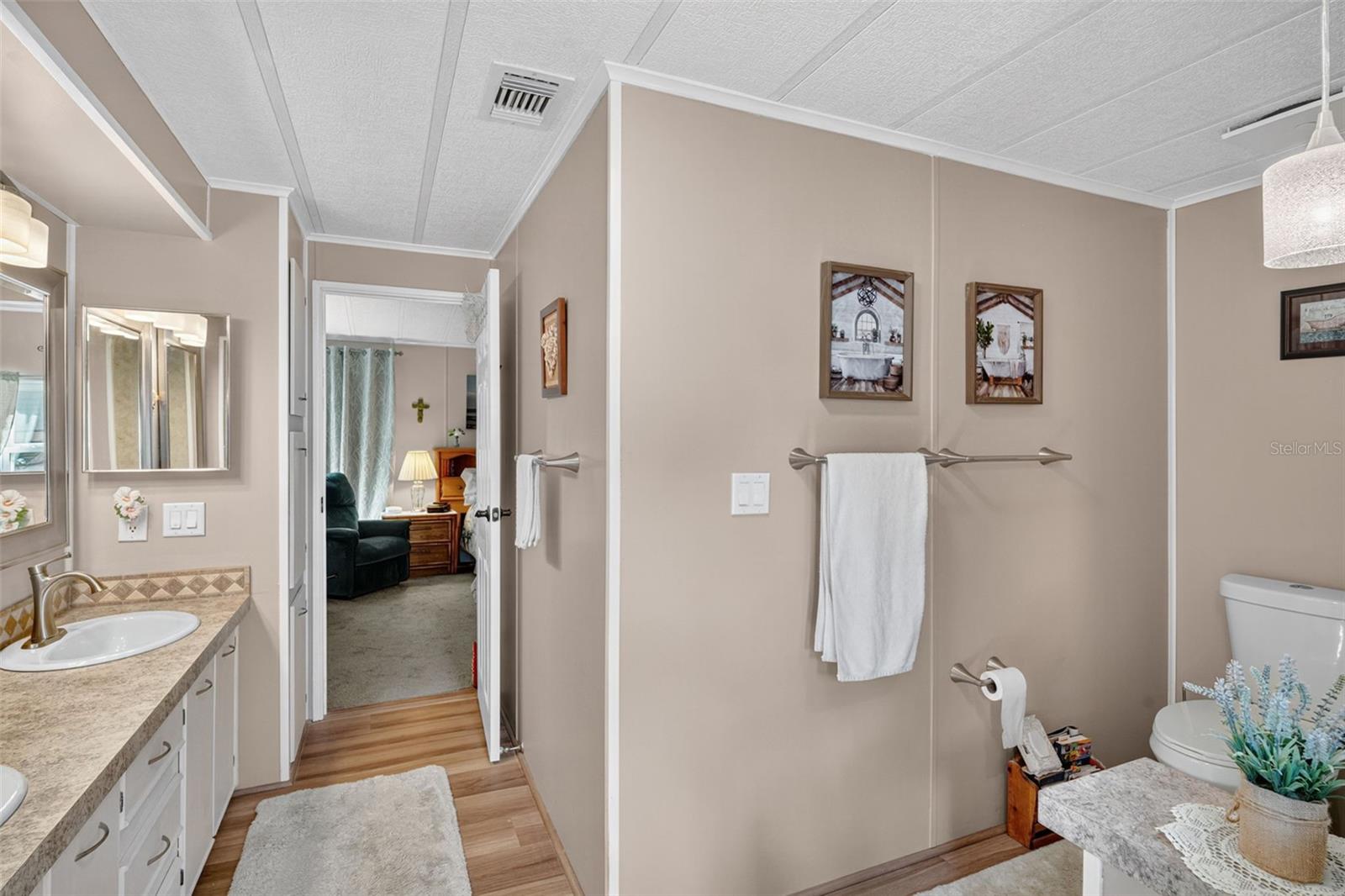 Image 21 of 79 For 809 Villa Del Sol Drive