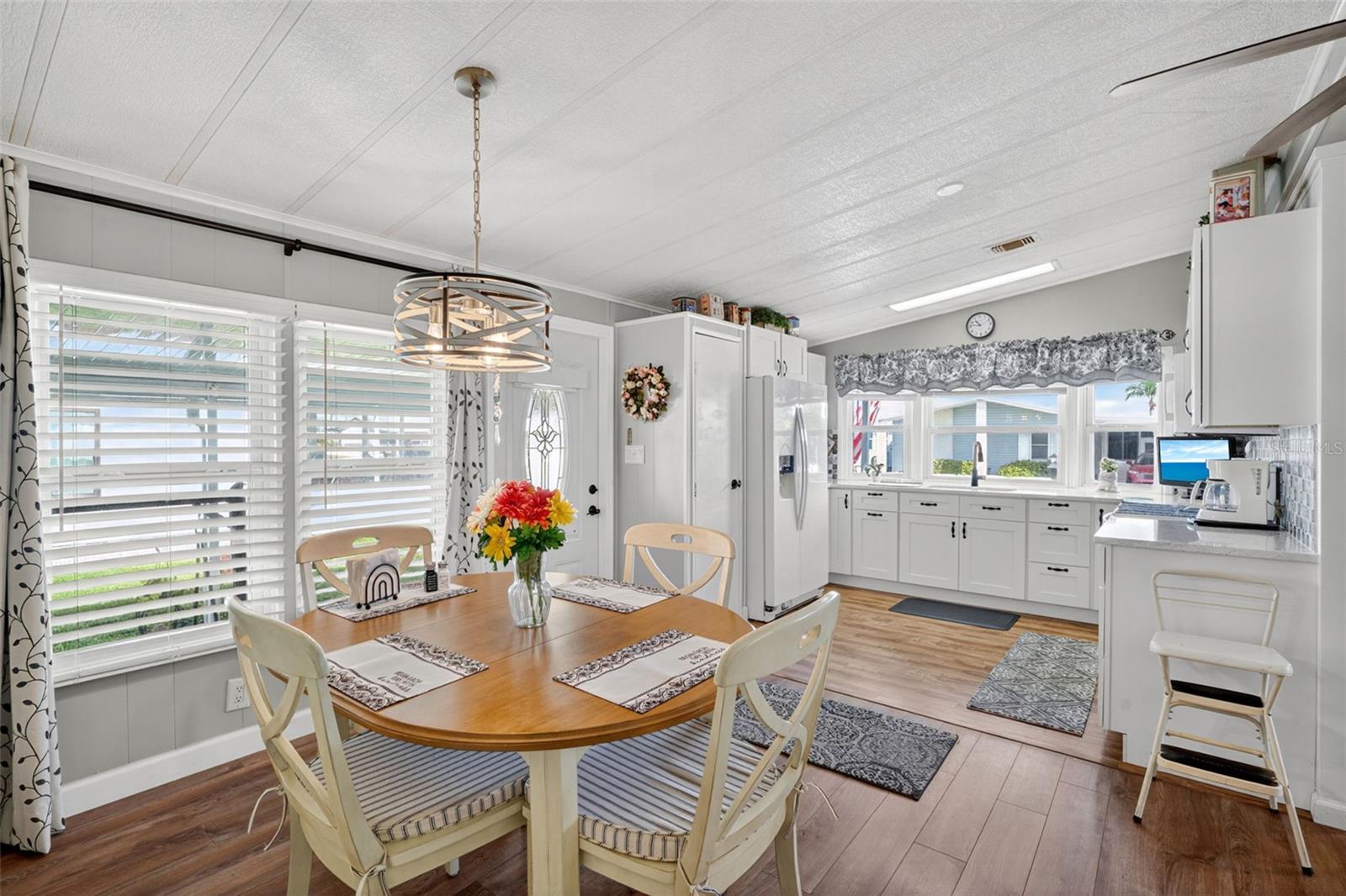 Image 6 of 79 For 809 Villa Del Sol Drive