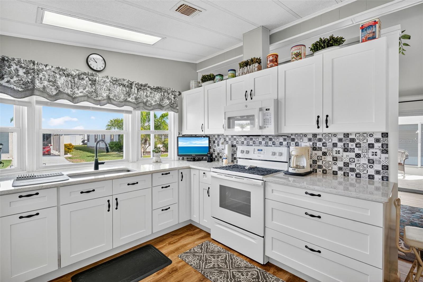 Image 7 of 79 For 809 Villa Del Sol Drive