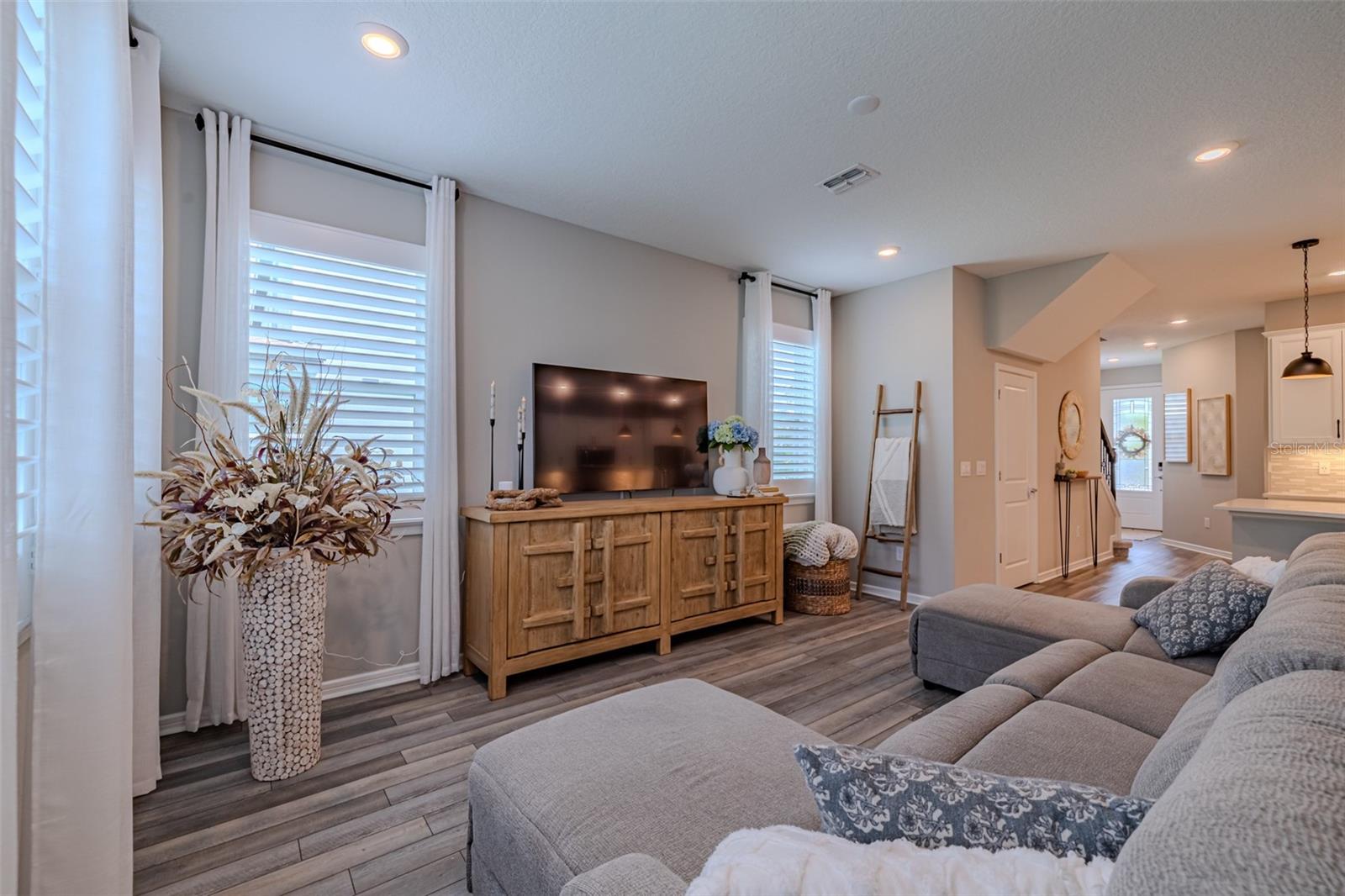 Image 3 of 45 For 11282 Beach Walk Way Ne